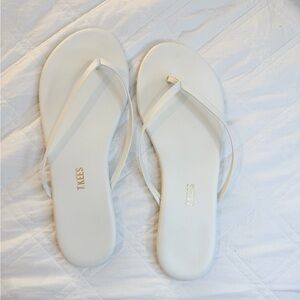 TKEES 🤍 White Thongs | Quiet Luxury Made in Brazil 🇧🇷